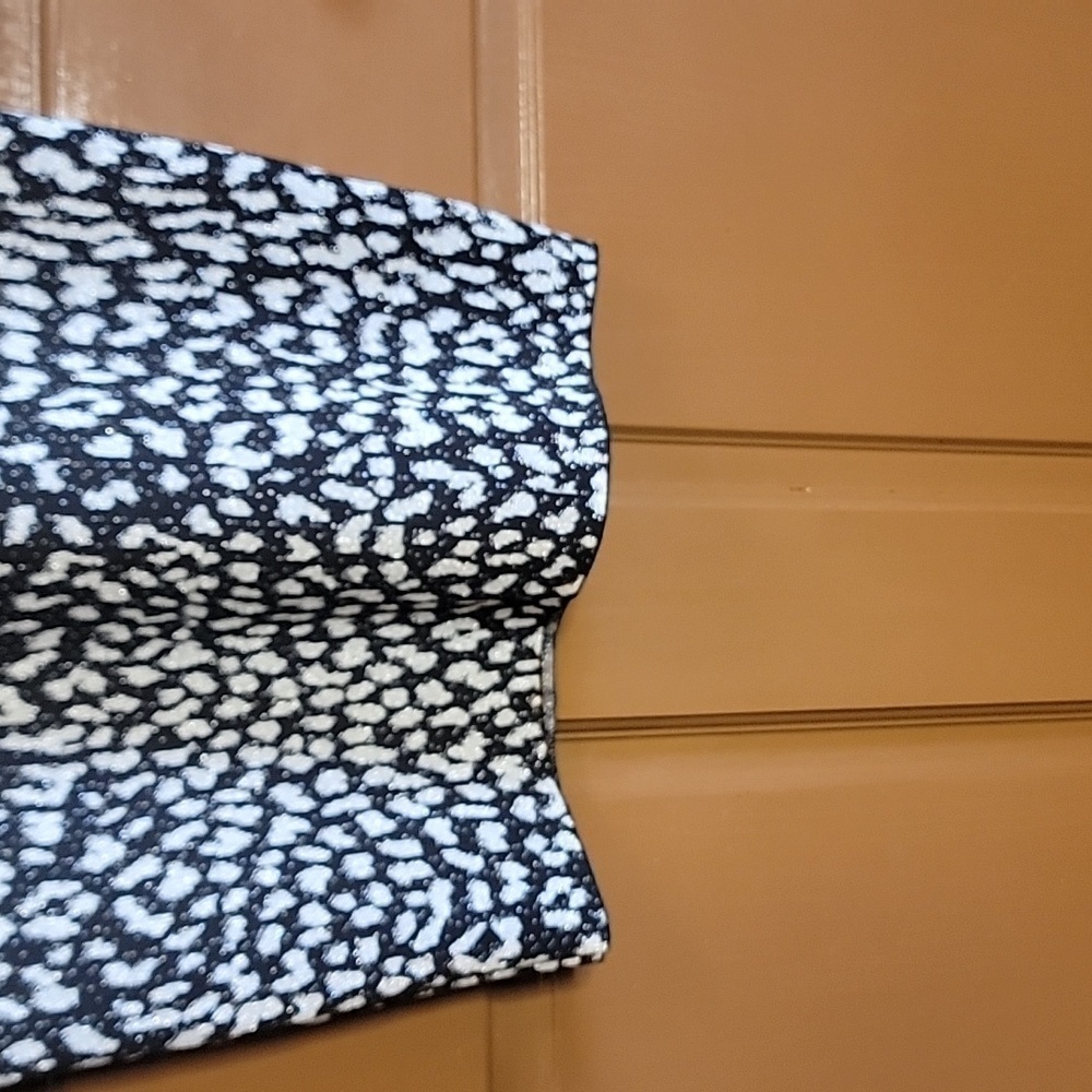 Michael Kors-Shimmery blk/gray animal print dress with bell sleeves Size XS. - Picture 7 of 15